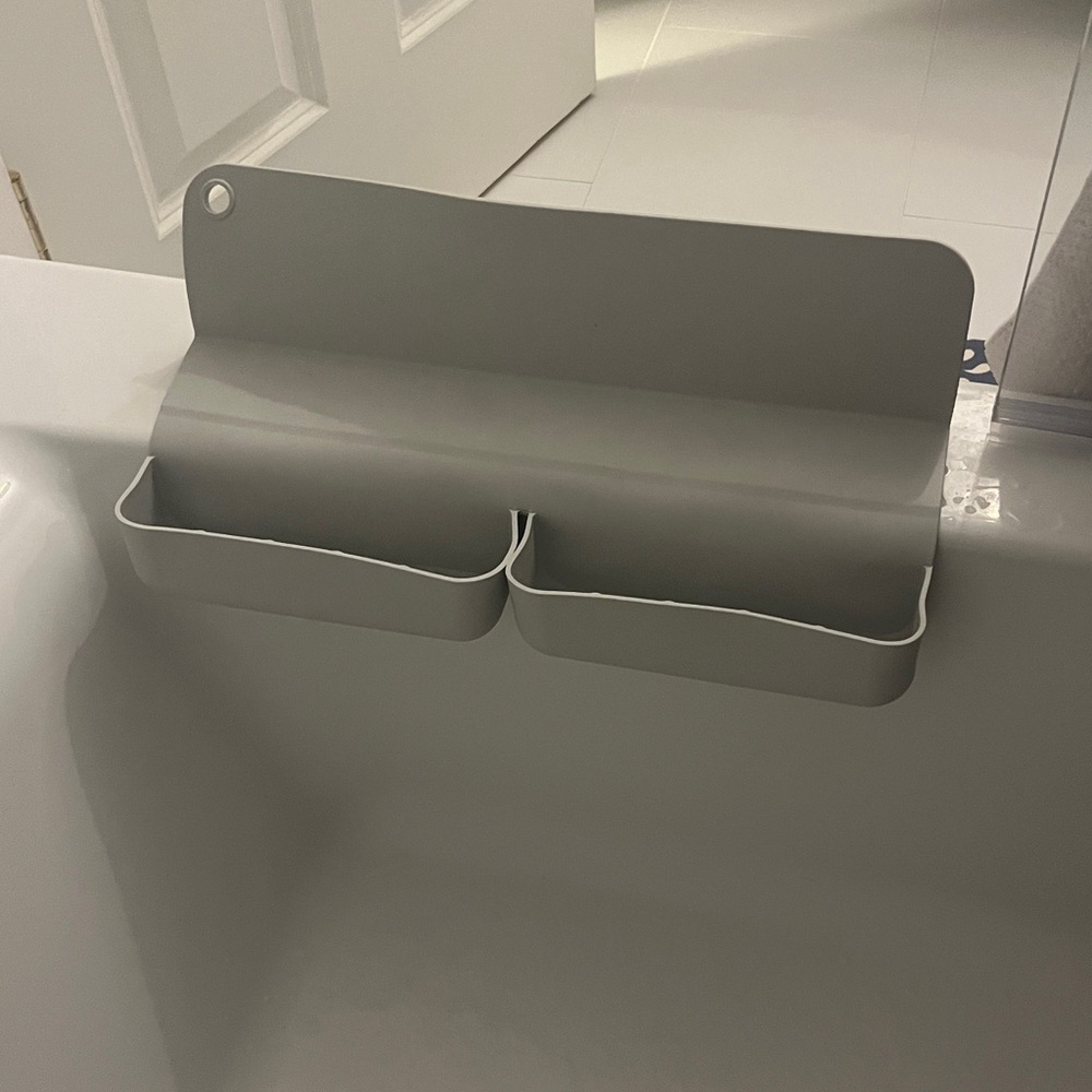 Bath splash guard set - suctions onto tub, silicone